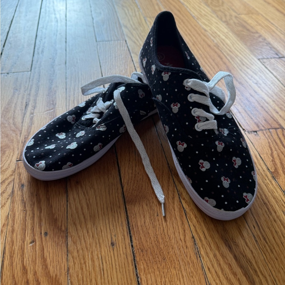 Kids Minnie Mouse Black Canvas Sneakers with White Laces and Pattern